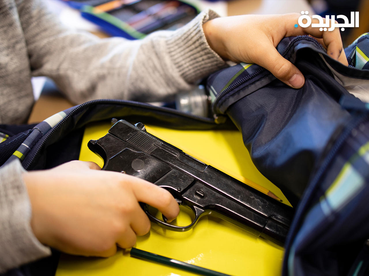 تغريم مذيع أميركي شكك في وقوع حادث قتل جماعي لطلبة مدرسة عام 2012