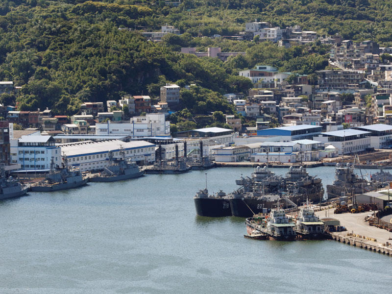 قطع بحرية تايوانية في مرفأ كيلانغ أمس (رويترز)