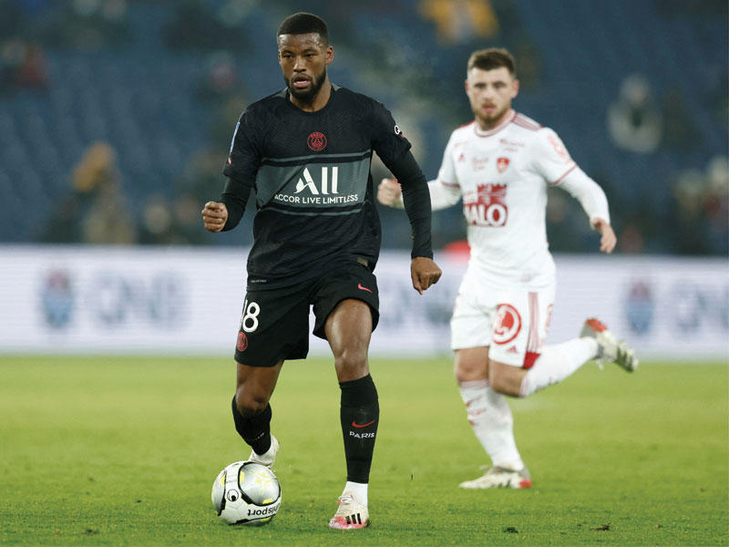 لاعب وسطه الهولندي جورجينيو فينالدوم