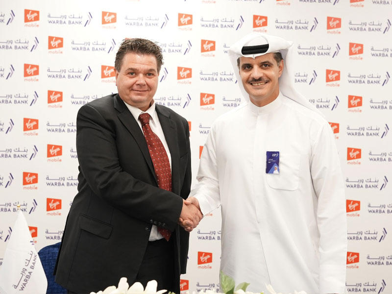  أنور الغيث ومايكل كلندت خلال توقيع الشراكة n