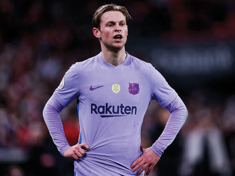 لاعب وسط برشلونة، الهولندي فرينكي دي يونغ