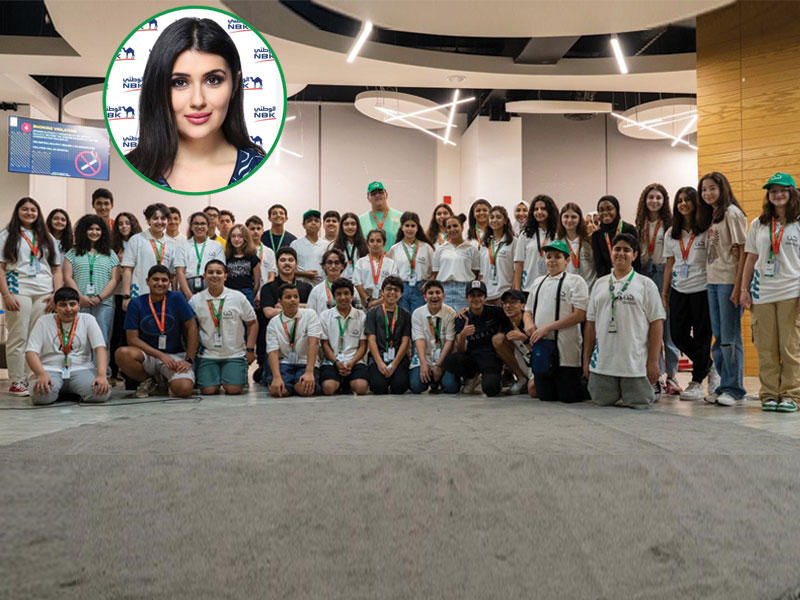 جانب من المشاركين في البرنامج و في الأطار المسؤولة الأولى في إدارة العلاقات العام في البنك جوان العبدالجليل