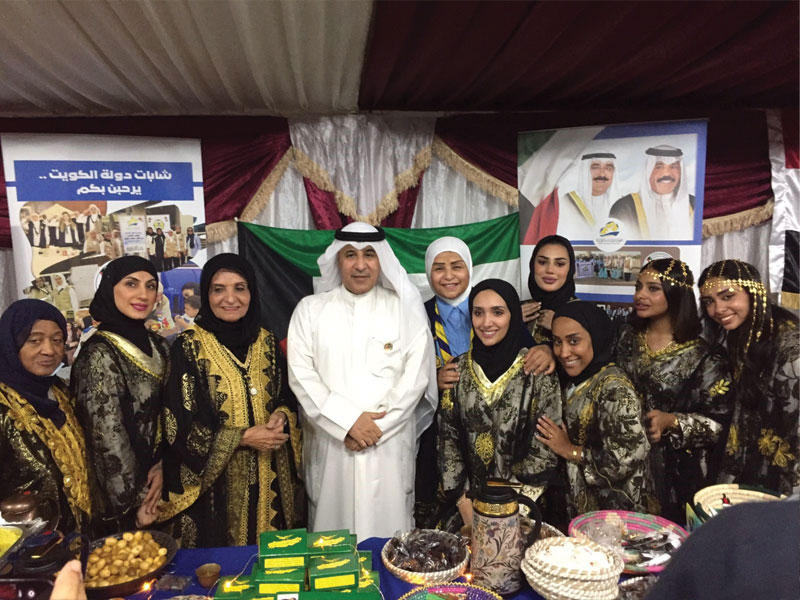 سفير دولة الكويت لدى الأردن عزيز الديحاني يتوسط وفد «المرشدات» الكويتية