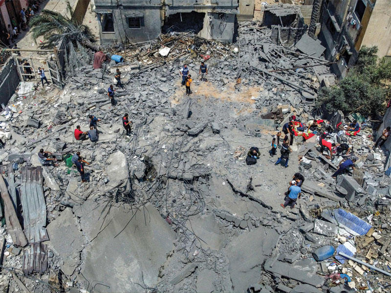 مبنى دمرته غارة إسرائيلية على غزة أمس (أ ف ب)