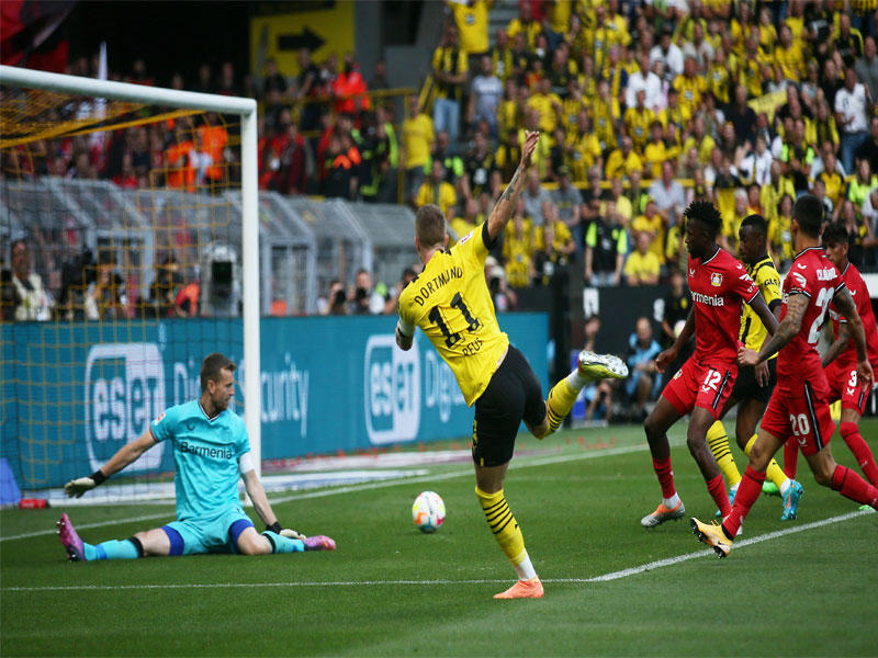 مهاجم دورتموند رويس يسجل هدف الفوز أمام ليفركوزن