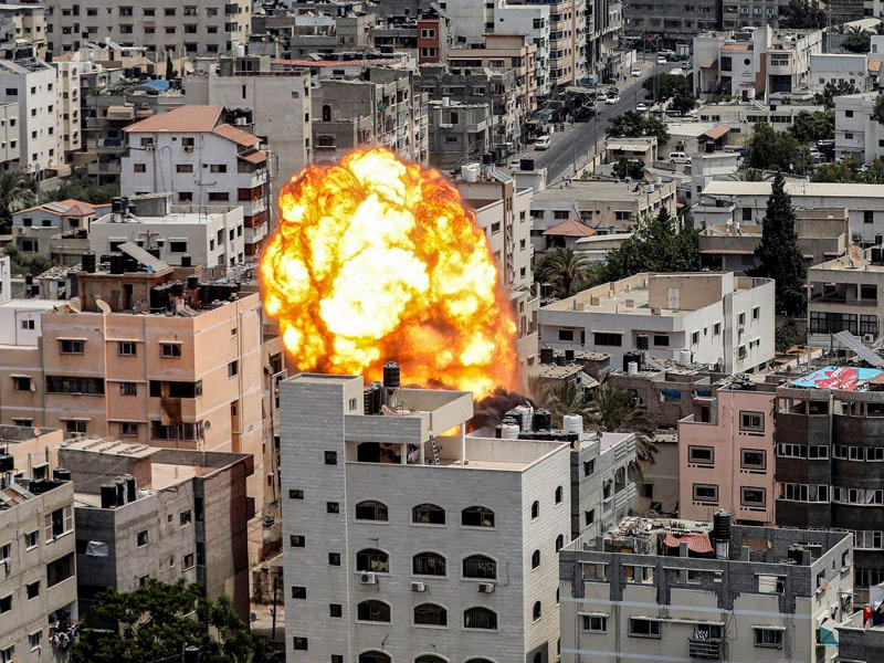 غارة جوية على احد البيوت في غزة من قبل الاحتلال الصهيوني