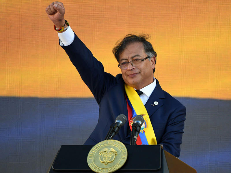 أول رئيس يساري غوستافو بيترو