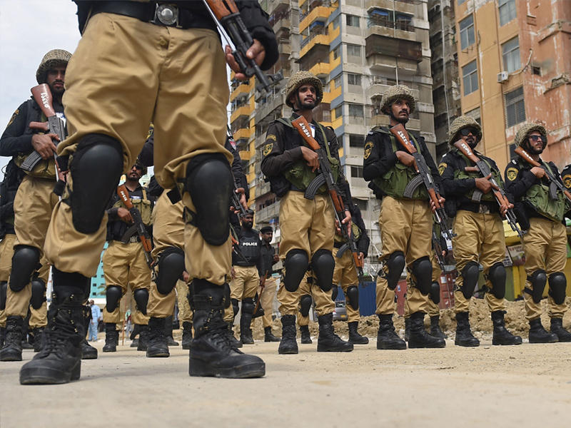 عناصر من الجنود الباكستانية