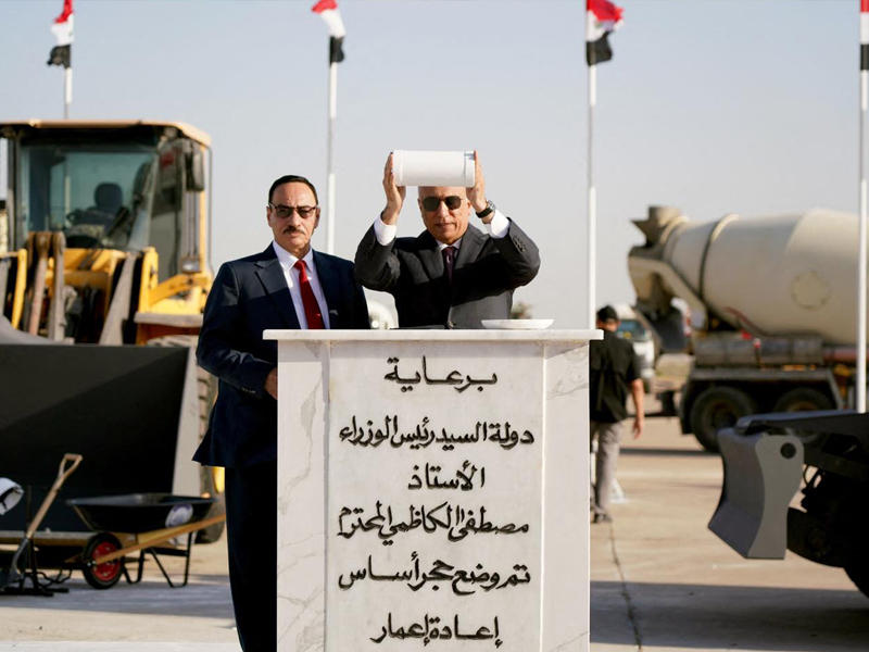الكاظمي يضع حجر الأساس لمطار الموصل  (أ ف ب)