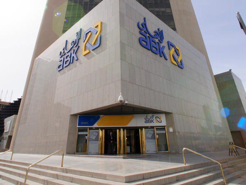 البنك الأهلي الكويتي وبنك الخليج إبرام مذكرة تفاهم لاستحواذ أحدهما على الآخر