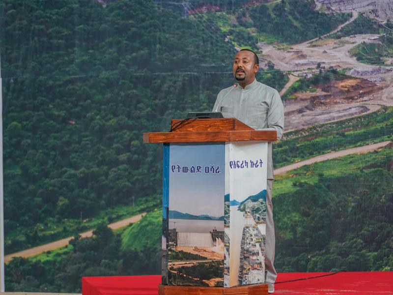 آبي أحمد خلال إعلانه انتهاء الملء الثالث 