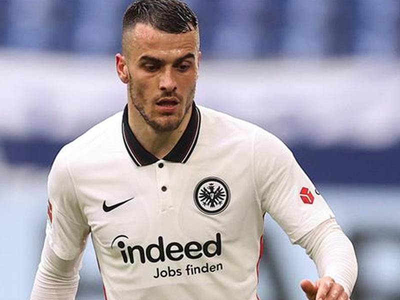 لاعب الجناح الدولي الصربي فيليب كوستيتش