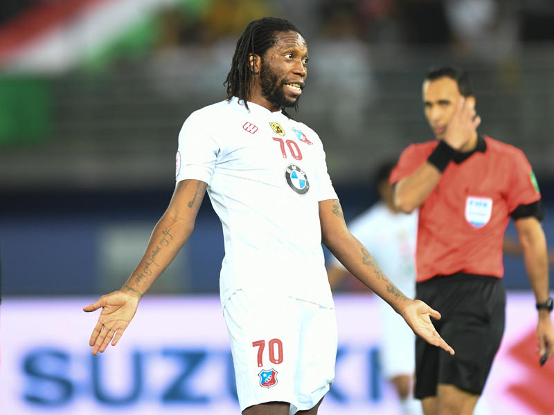  محترف الفريق السابق الكونغولي مبوكاني