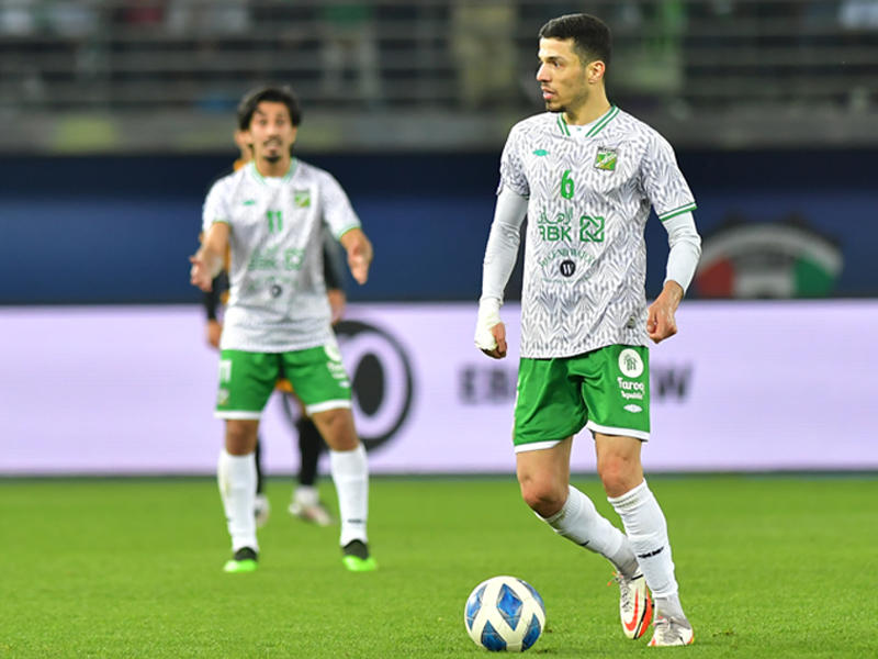 اللاعب سلطان العنزي