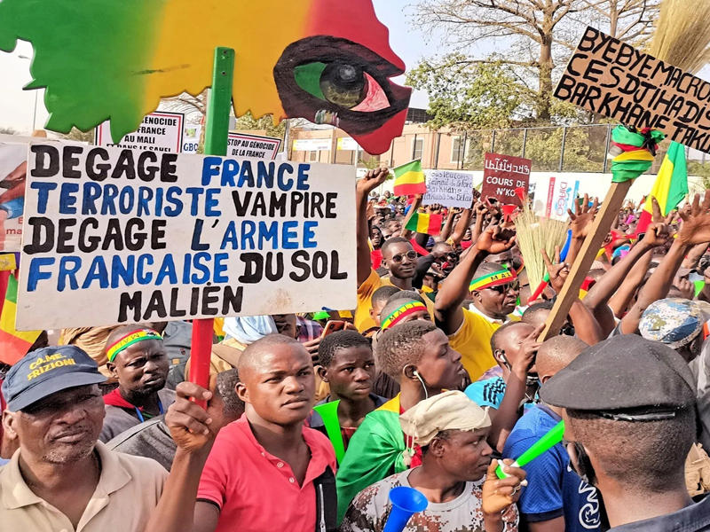 اهالي مالي محتجون 