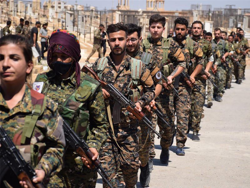 مراسم تشييع المجلس العسكري السرياني لاثنين من مقاتليه في الحسكة أمس