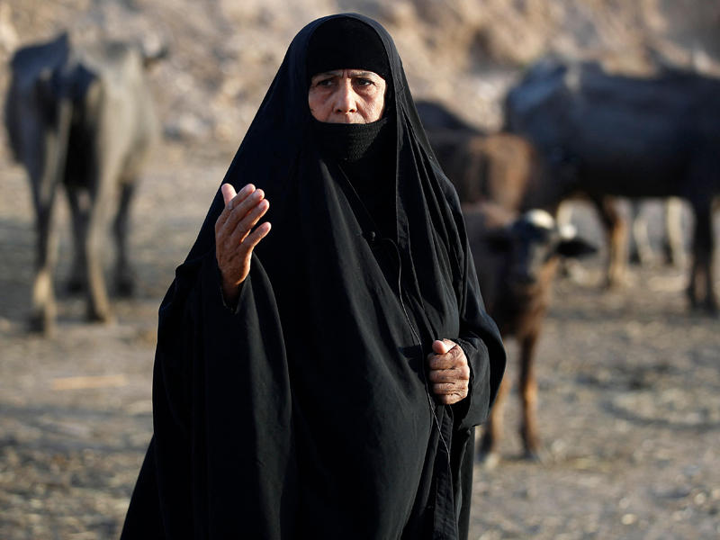 عراقية تشكو الجفاف في الأهوار أمس الأول (أ ف ب)