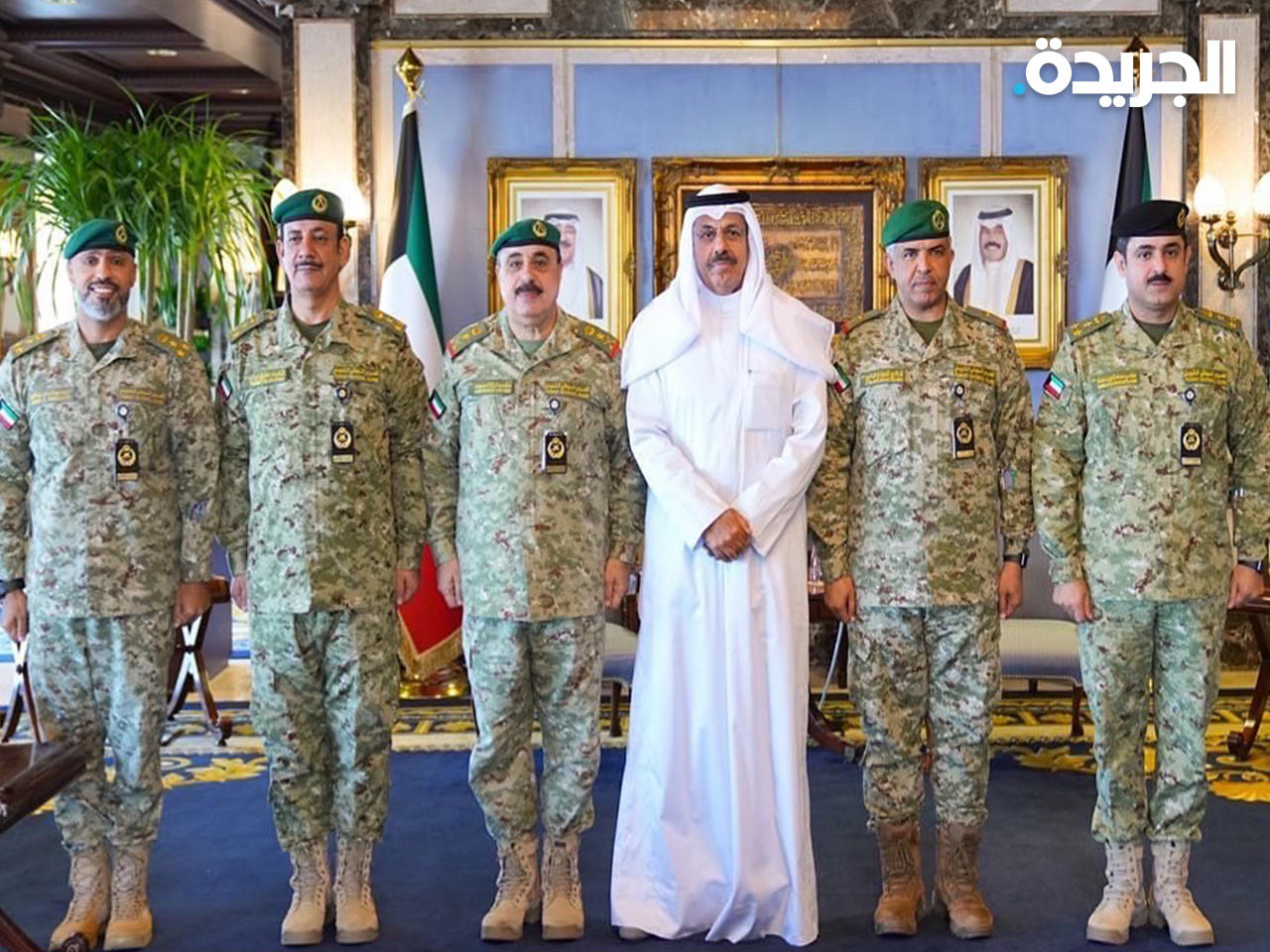 سمو الشيخ أحمد النواف رئيس مجلس الوزراء مستقبلاً وكيل الحرس الوطني الفريق الركن م.هاشم الرفاعي وكبار القادة