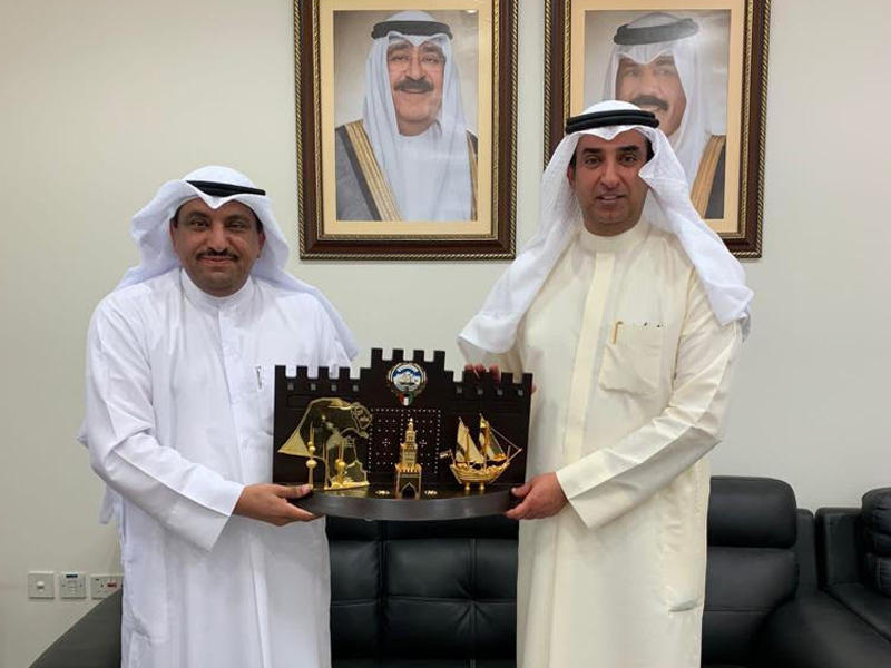 عميد شؤون الطلبة بالوكالة في جامعة الكويت د. سلمان العنزي مكرماً مساعد وزير الخارجية لشؤون الوطن العربي السفير ناصر القحطاني