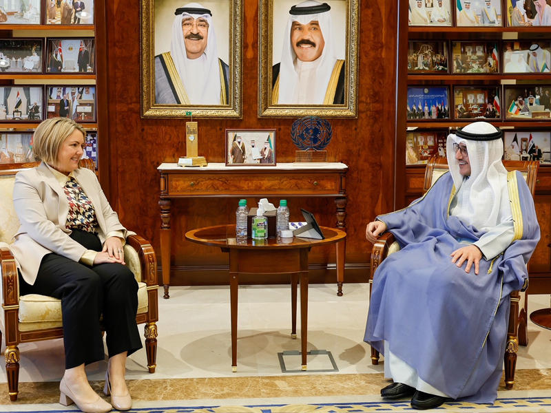 وزير الخارجية الشيخ د. أحمد الناصر مستقبلاً سفيرة أستراليا الجديدة