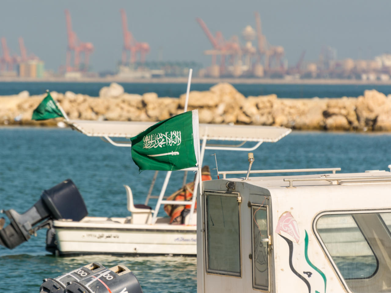 تدريب 60 فتاة سعودية على مهنة صيد الأسماك