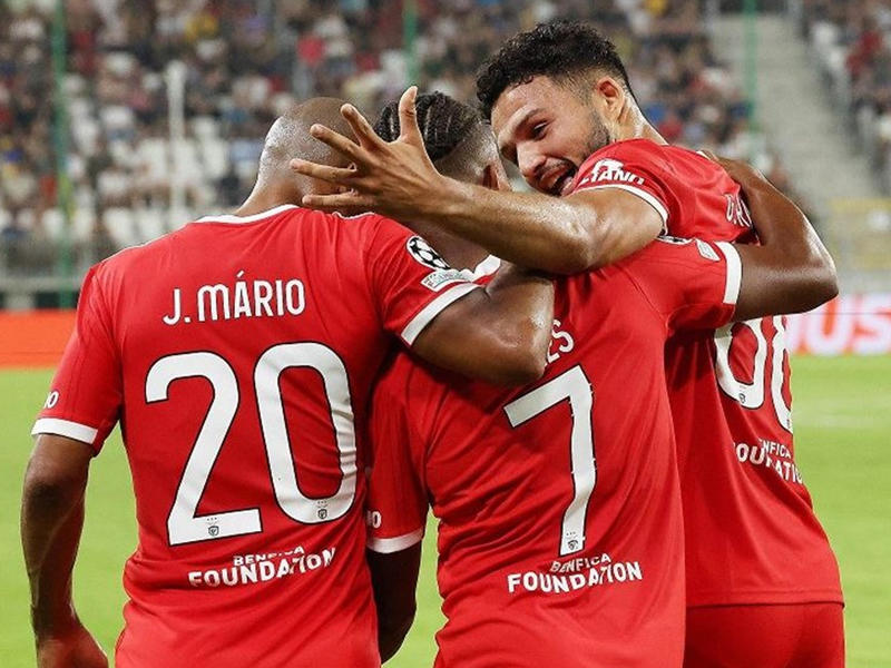 فرحة اللاعبين 