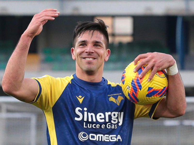 المهاجم الأرجنتيني جيوفاني سيميوني