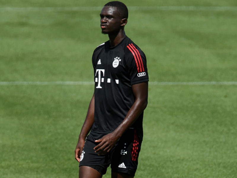  المدافع الفرنسي تانغي نيانزو