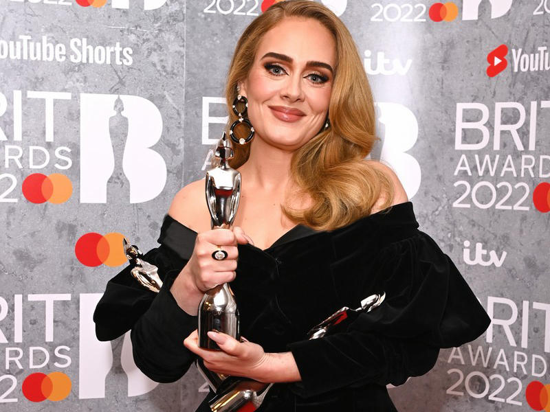 النجمة البريطانية أديل 