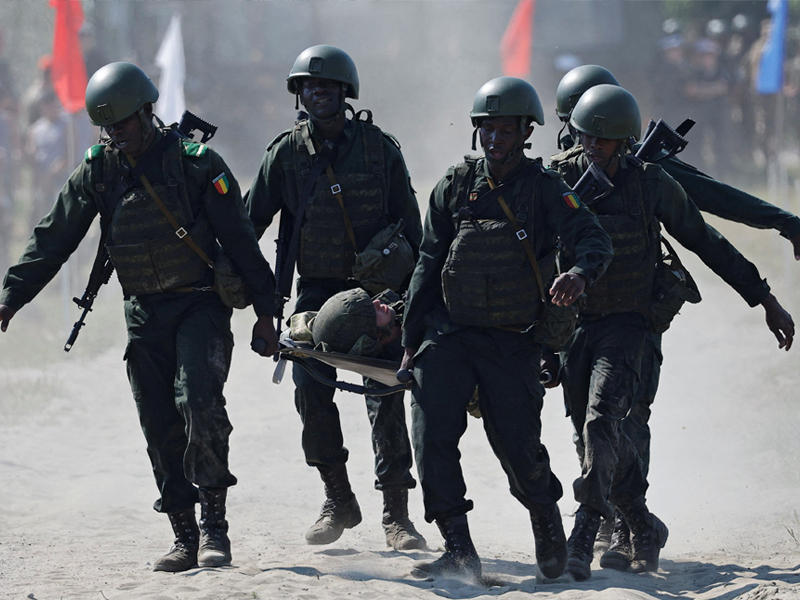 عناصر من الشرطة 