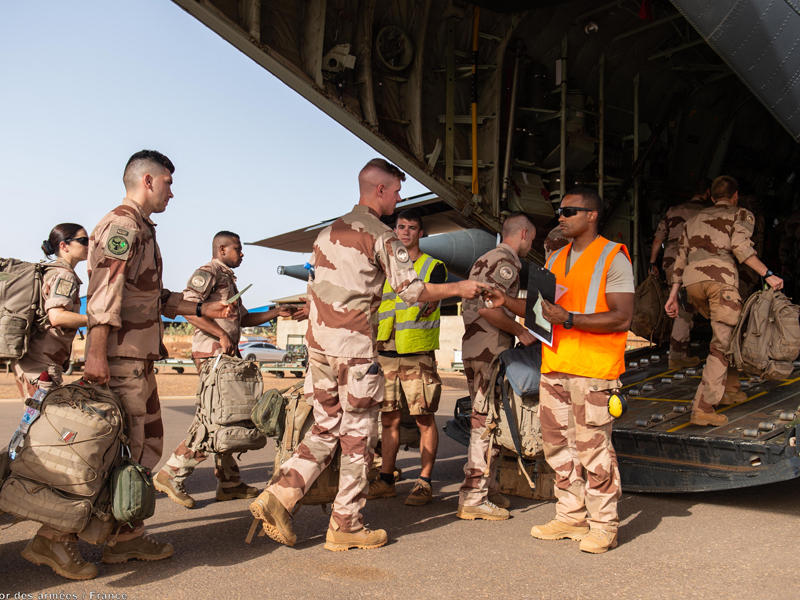 جنود فرنسيون بقوة برخان يغادرون آخر قواعدهم في مالي (أ ف ب)