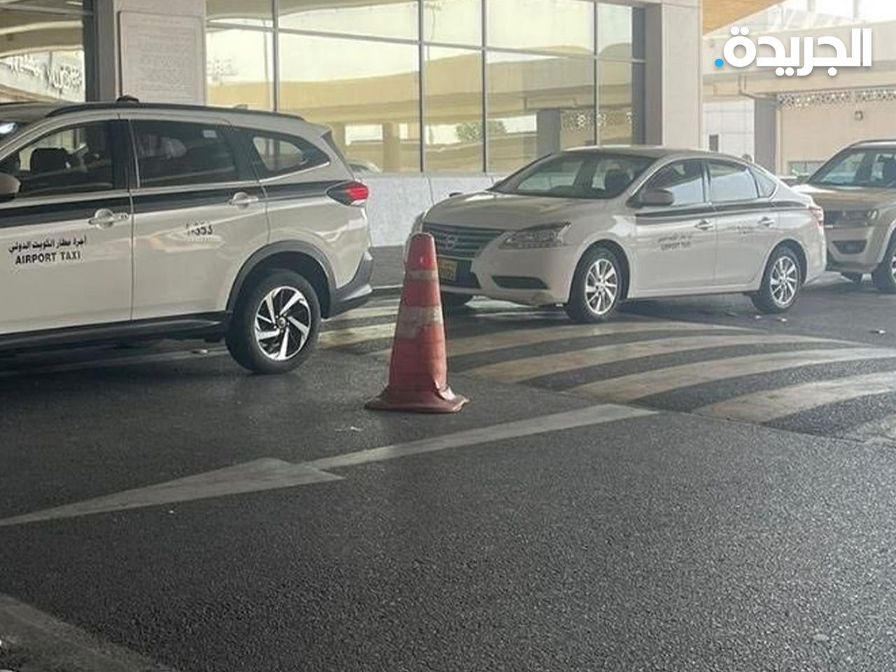 مركبات الأجرة المعتمدة بالمطار