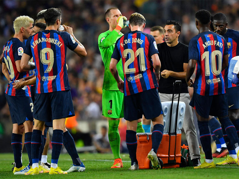 لاعبو برشلونة خلال مباراة سابقة