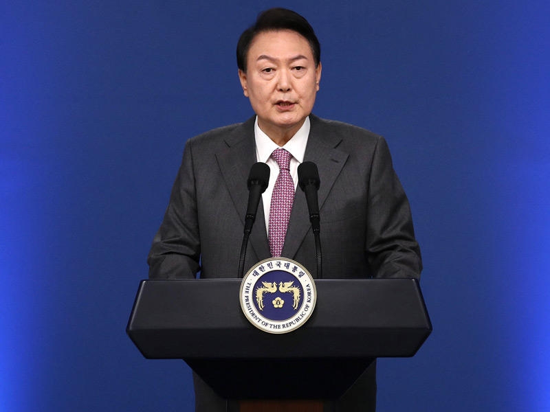  الرئيس السابق مون جيه