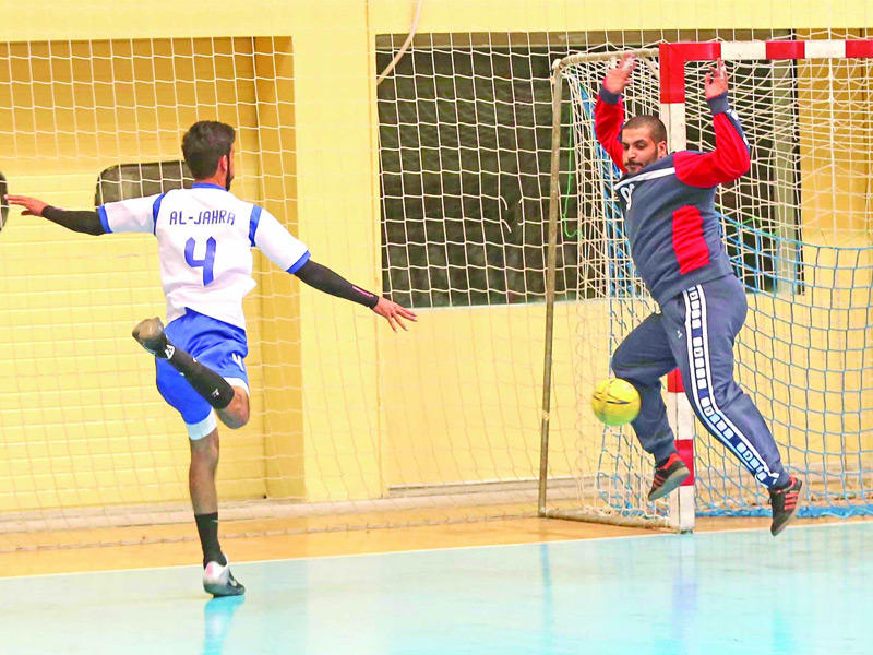 حارس مرمى فريق كاظمة السابق لكرة اليد علي الموسوي