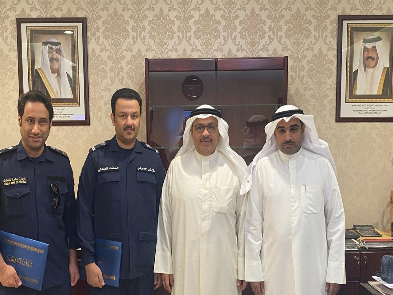 المدير العام للإدارة العامة للجمارك خلال تكريم مفتشين جمركيين