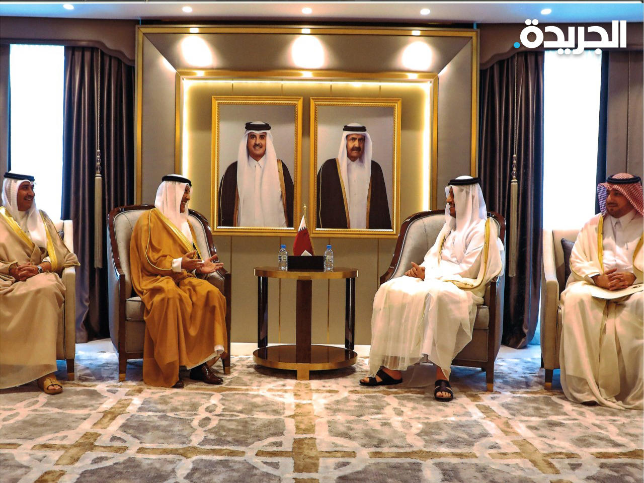 سفير الكويت لدى قطر خالد المطيري خلال تقديم نسخة من أوراق اعتماده إلى وزير الخارجية القطري