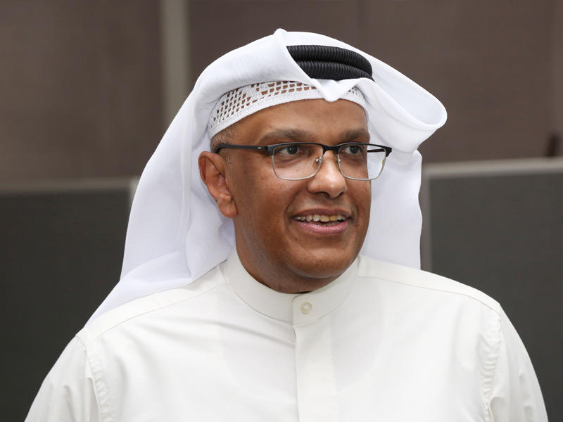  رئيس جمعية الخريجين الكاتب إبراهيم المليفي 