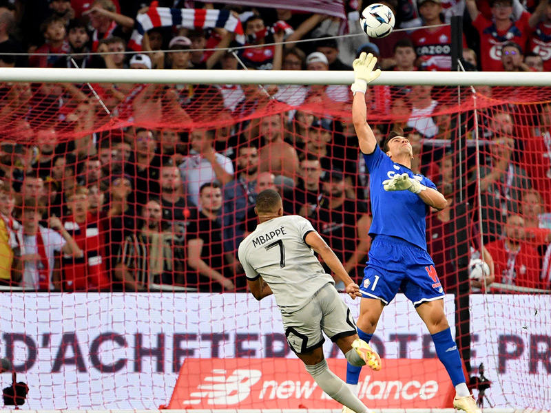 مبابي نجم باريس يحرز الهدف الأول