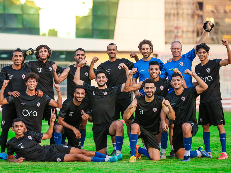 لاعبو الزمالك قبل التدريب أمس