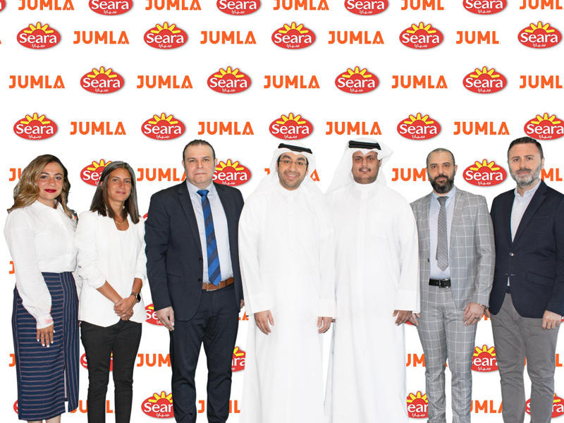 لقطة جماعية عقب توقيع الاتفاقية