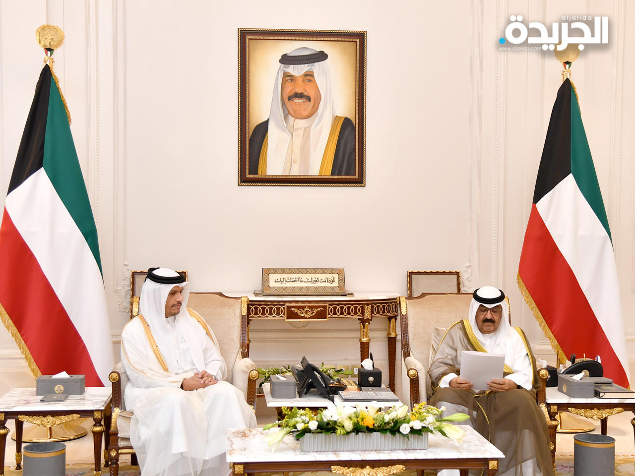 سمو ولي العهد يتسلم الرسالة الخطية من وزير الخارجية بدولة قطر