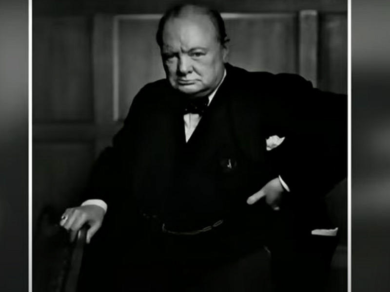 الصورة الشهيرة لونستون تشرشل والمعروفة بـ «الأسد الهادر»