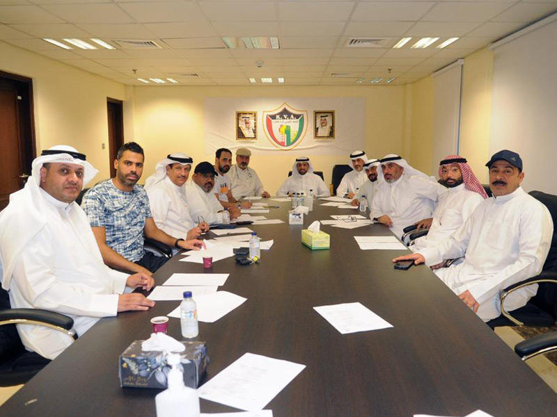 جانب من اجتماع لجنة المسابقات