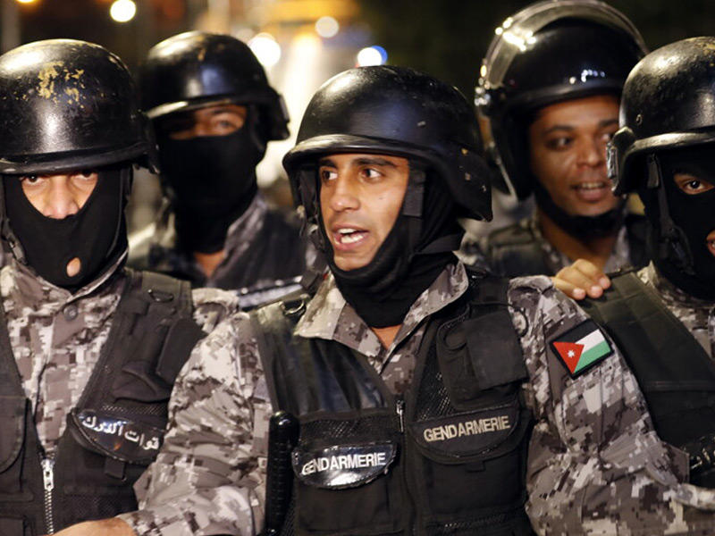 عناصر من قوات الأمن العام   