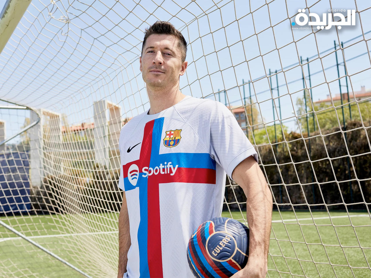 قميص برشلونة الثالث مستوحى من جائزة «كريو دي سانت جوردي»