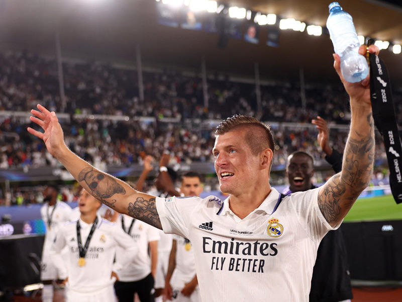  لاعب خط وسط فريق ريال مدريد توني كروس