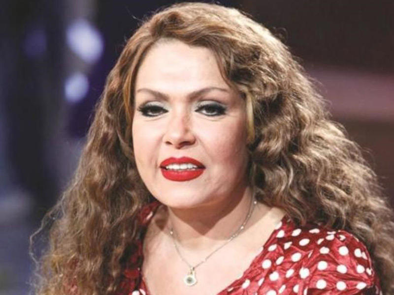  الفنانة لوسي