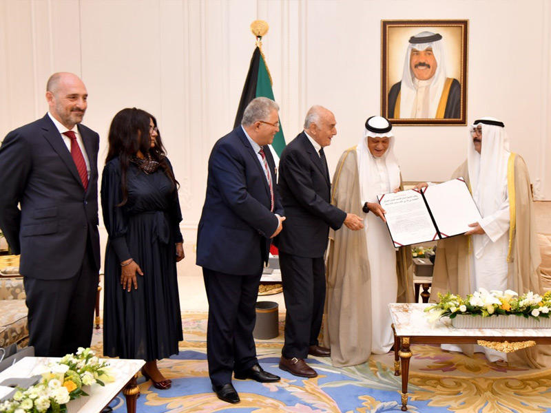 ولي العهد يتسلم حجة «وقفية صباح الأحمد» بالقدس