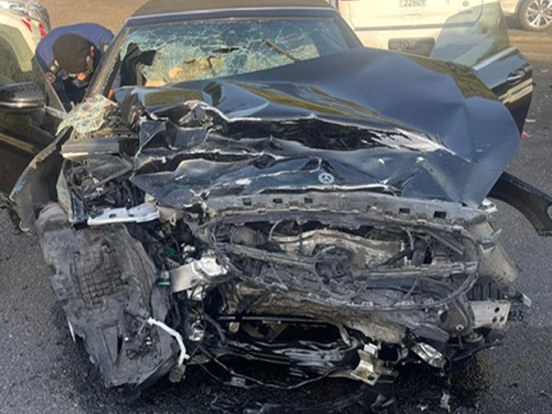 اثار الحادث على السيارة 